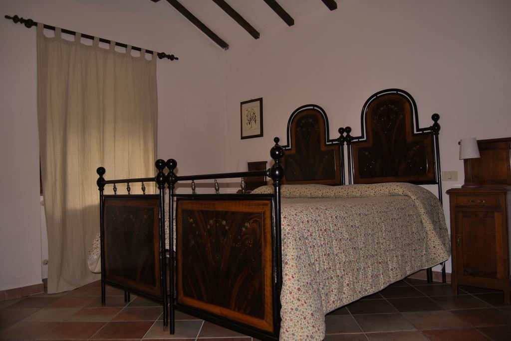 Casale Degli Ulivi Βίλα Gualdo Tadino Δωμάτιο φωτογραφία