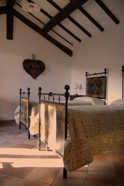 Casale Degli Ulivi Βίλα Gualdo Tadino Δωμάτιο φωτογραφία