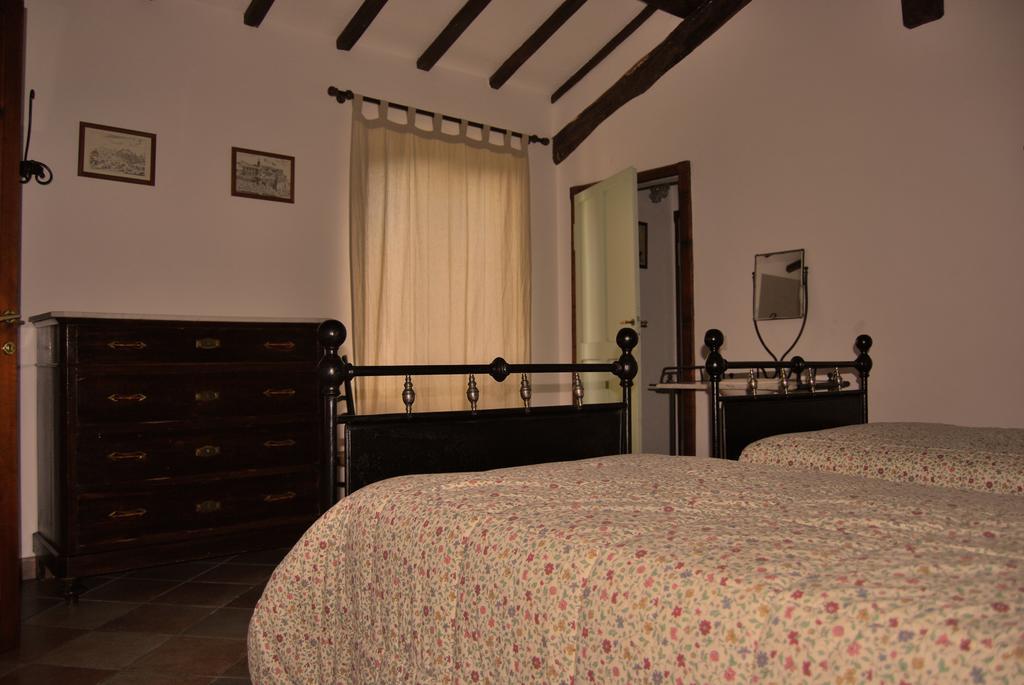 Casale Degli Ulivi Βίλα Gualdo Tadino Δωμάτιο φωτογραφία